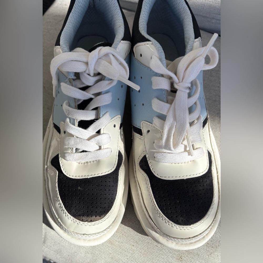 UGG Highland Sneakers - size 8.5 - Picture 5 of 12